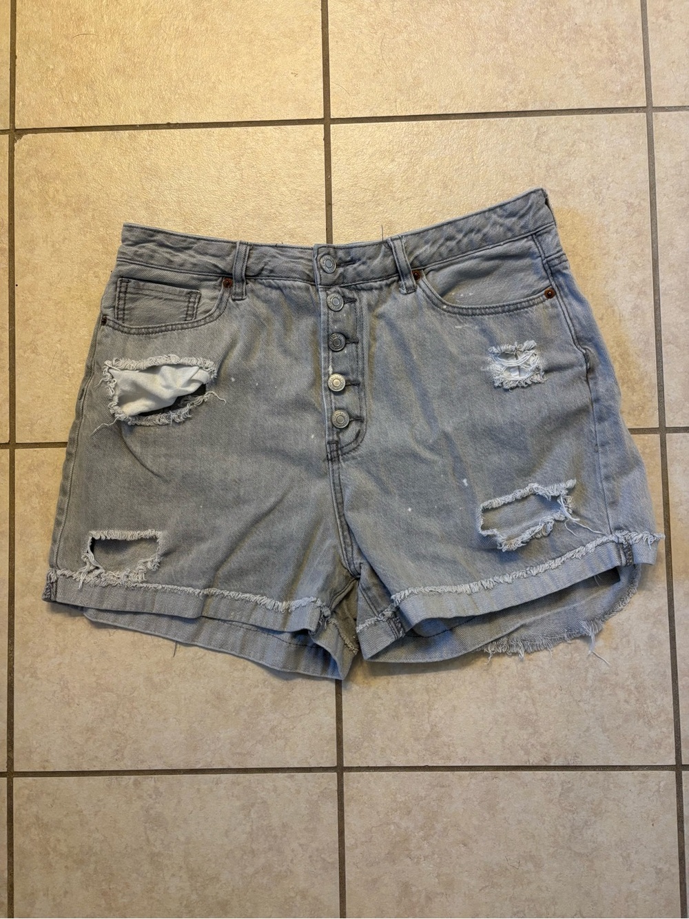 S.O.N.G. Timeless Shorts Juniors 13/31 Gray Distressed Denim Cutoff Shorts